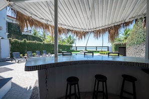Terrace/patio - Beachfront home in paradise with a private pool overlooking the Pacific Ocean. (Jacó)