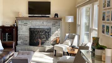 Smart-tv och eldstad