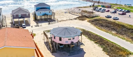 Una spiaggia nelle vicinanze