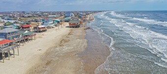 Classic octagon house with excellent beach and jetty views!