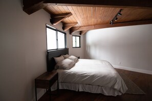 4 bedrooms, iron/ironing board, travel cot, WiFi