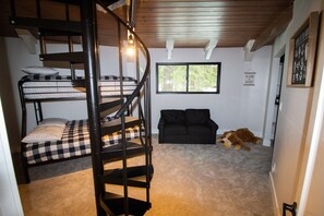 4 habitaciones, tabla de planchar con plancha, cuna de viaje y wifi 