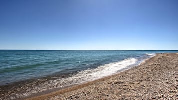 Camastros y toallas de playa