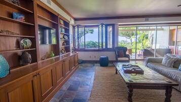 House, 3 Bedrooms | Living room