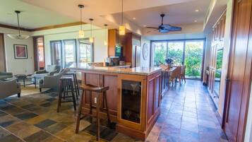 House, 3 Bedrooms | Private kitchen