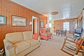 TV - Johnstone / 637 Caswell Beach Road (Caswell Beach)