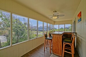 Interior - A Carolina Dream / 117 SE 55th Street - Coastal Vacation Resorts (Oak Island)