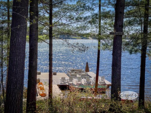 5bdrm 4bath beautiful cottage on Gull Lake! SW exposure! Sunsets! Muskoka Room!