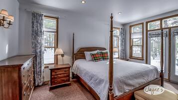 5 bedrooms, desk, bed sheets