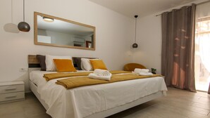3 室のベッドルーム、アイロン / アイロン台、WiFi、ベッドシーツ
