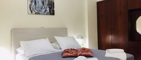 2 多间卧室、熨斗/熨衣板、WiFi、床单