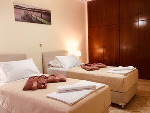 4 slaapkamers, een strijkplank/strijkijzer, wifi, beddengoed