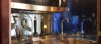 Hip & Elegant Apartment - "Supreme" Location