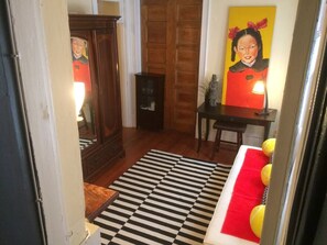 1 chambre, bureau, fer et planche à repasser, accès au Wi-Fi (inclus)