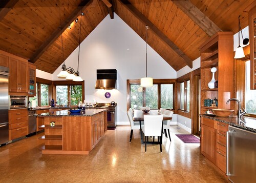 River's Edge Retreat by North Bend Escapes