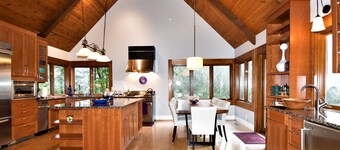 River's Edge Retreat by North Bend Escapes