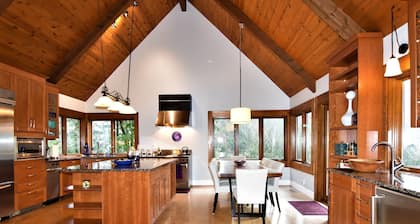 River's Edge Retreat by North Bend Escapes