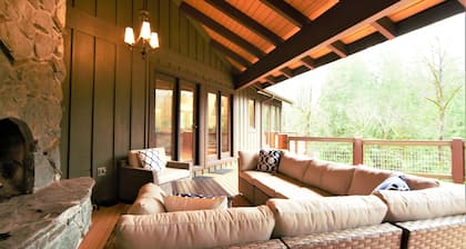 River's Edge Retreat by North Bend Escapes