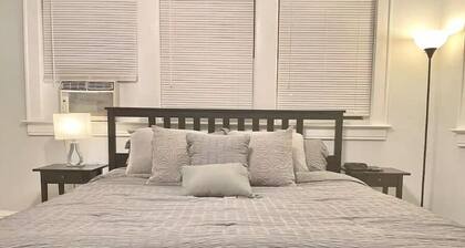 Beautiful 1B/1B in Southwest Atlanta.