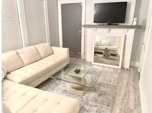 Beautiful 1B/1B in Southwest Atlanta.