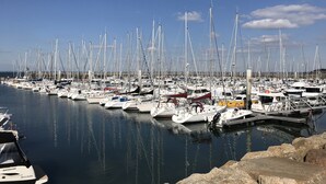 A marina with numerous sailboats docked along the water's edge. - Fisherman's house 50 m from the sea (Piriac-sur-Mer)