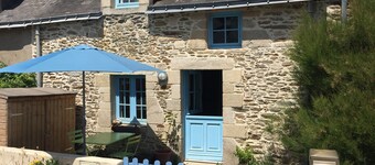 Fisherman's house 50 m from the sea