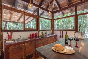 Jungle Villa Pepem | Cocina privada | Refrigerador con congelador 