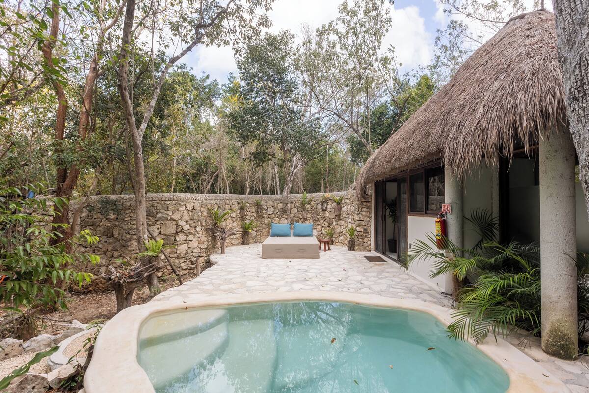 Jungle Villa Kukulkan | Premium bedding, in-room safe, WiFi (free), bed sheets