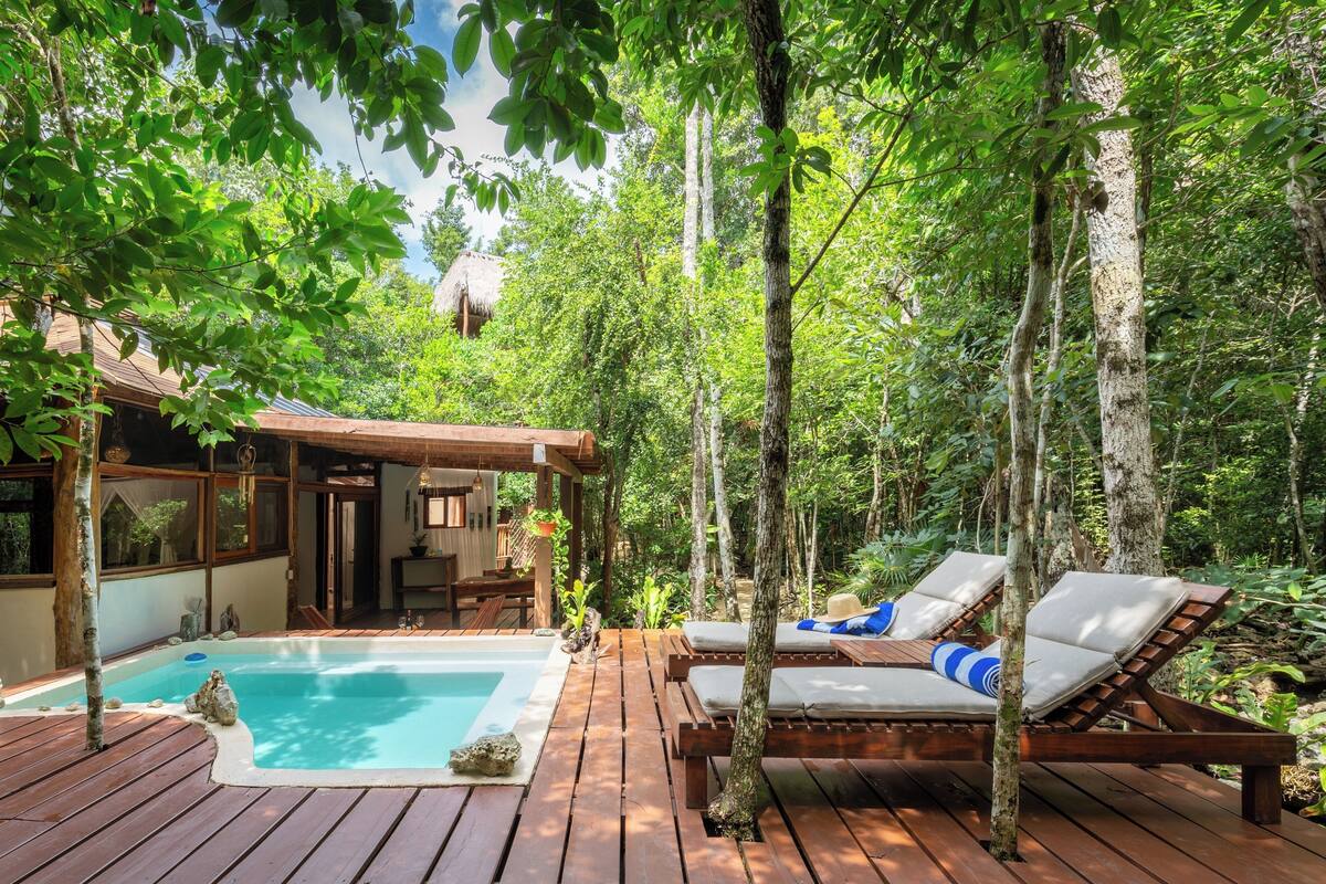 Jungle Villa Pepem | Premium bedding, in-room safe, WiFi (free), bed sheets