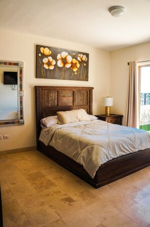 4 bedrooms, iron/ironing board, travel cot, free WiFi - Amazing Views, Gated Community and Private Pool!  (Cabo San Lucas)