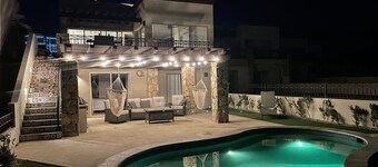Amazing Views, Gated Community and Private Pool! 