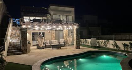 Amazing Views, Gated Community and Private Pool!