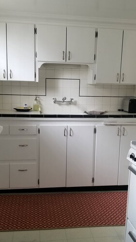 Entire basement apartment, Prime location!