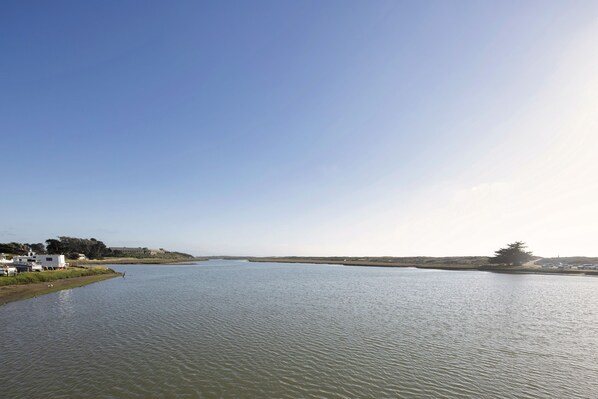 Nær stranden