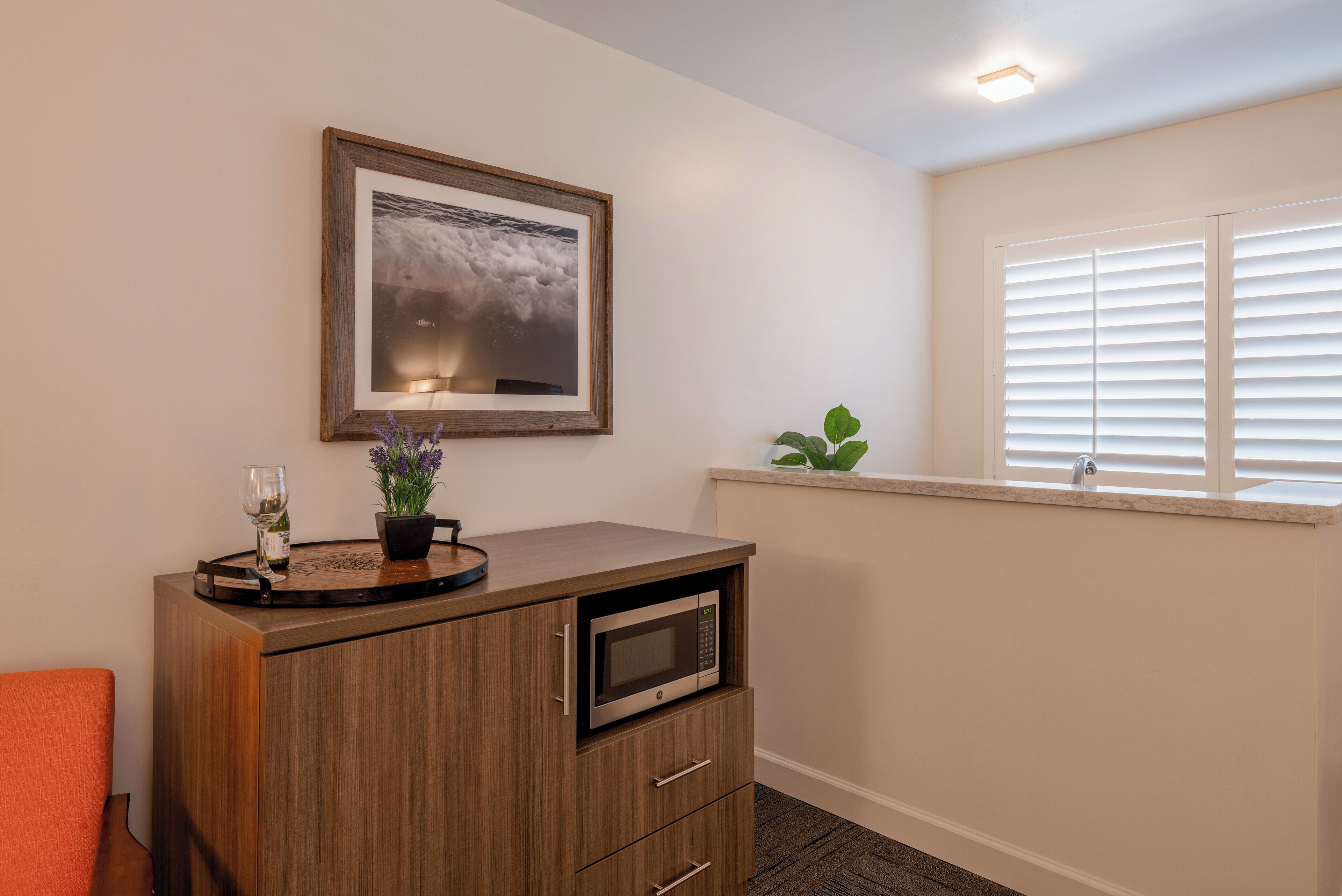 superior room, 1 king bed, roll-in shower | 1 bedroom, premium bedding, desk, laptop workspace