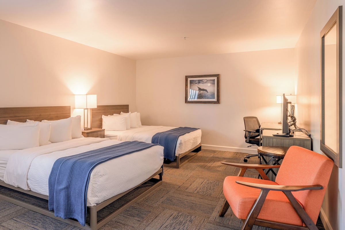 Superior Room, 2 Queen Beds, Accessible Bathtub