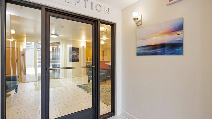 Inn At Moss Landing Point