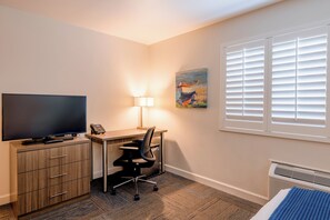 Living area - Inn At Moss Landing Point (Moss Landing)