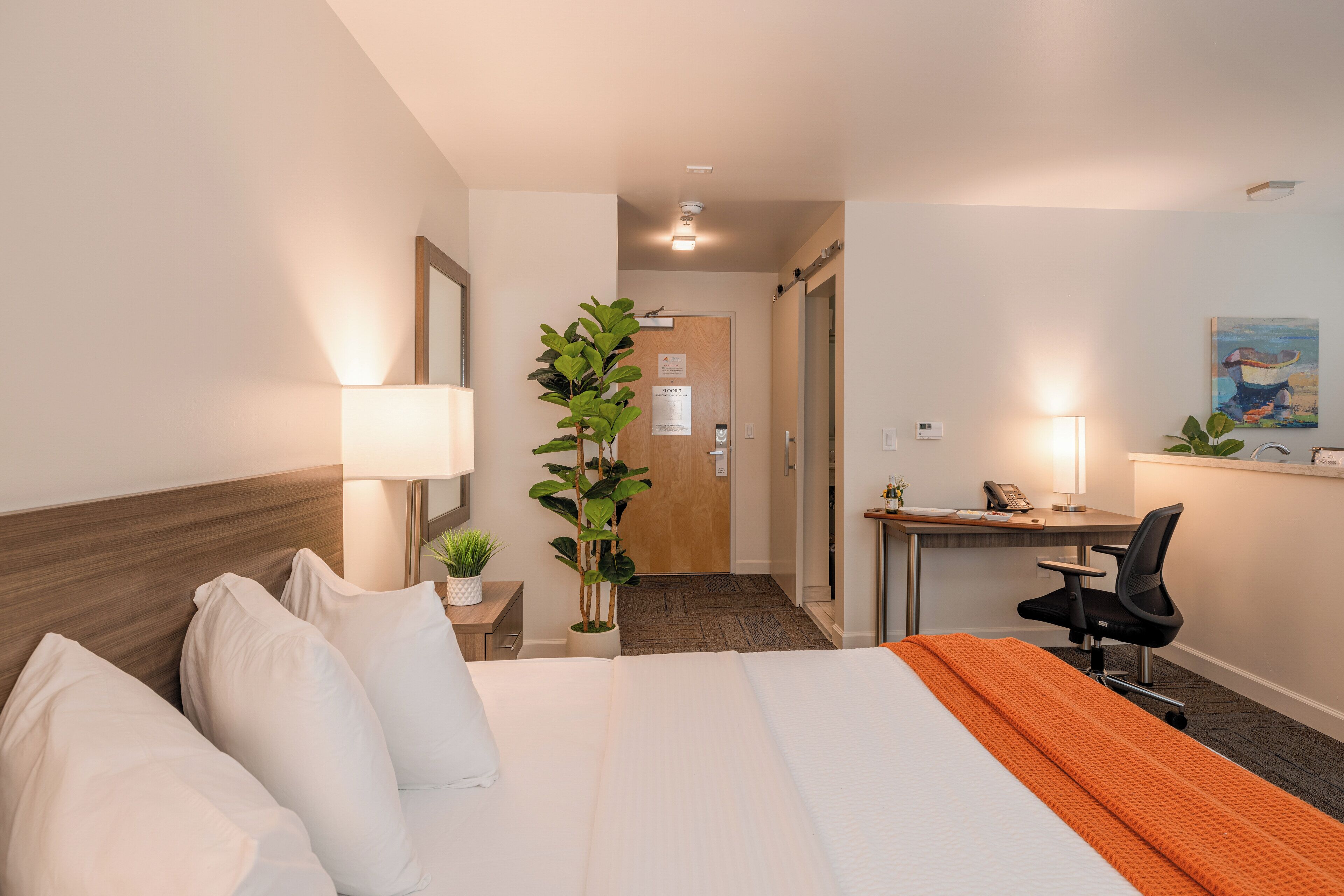 superior room, 1 king bed | 1 bedroom, premium bedding, desk, laptop workspace