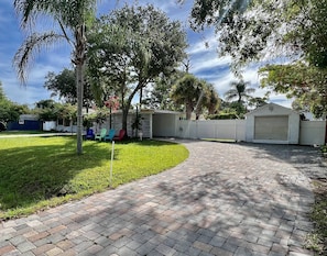 Property grounds - Close to Siesta Key  beach with a hot tub  and a large  garden (Sarasota)