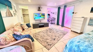 1 bedroom, desk, iron/ironing board, free WiFi - Close to Siesta Key  beach with a hot tub  and a large  garden (Sarasota)