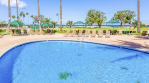 Piscina all'aperto, una piscina riscaldata