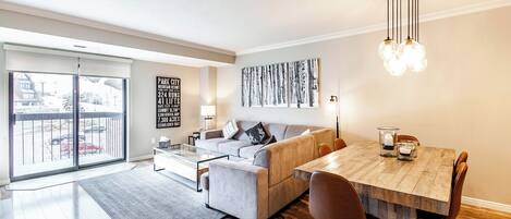 Smart TV, fireplace, DVD player