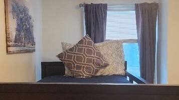 2 chambres, coffres-forts dans les chambres, bureau