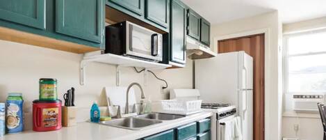 Fridge, microwave, oven, stovetop