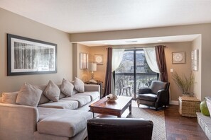 Smart TV, fireplace - Fresh Condo With Everything You Want Plus 100-Yard Walk to Skiing (Park City)