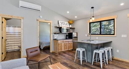 Very nice, newer cabin with 2 bedrooms.