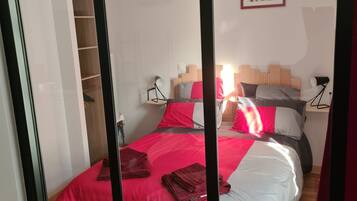 1 chambre, fer et planche Ă repasser, Wi-Fi, draps fournis