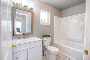 Bathtub - Beach house with room for everyone! 2 blocks to the beach with inground pool. (Point Pleasant Beach)
