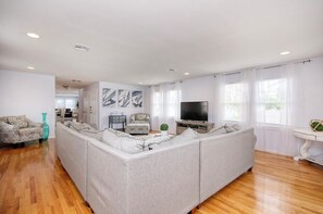 TV - Beach house with room for everyone! 2 blocks to the beach with inground pool. (Point Pleasant Beach)
